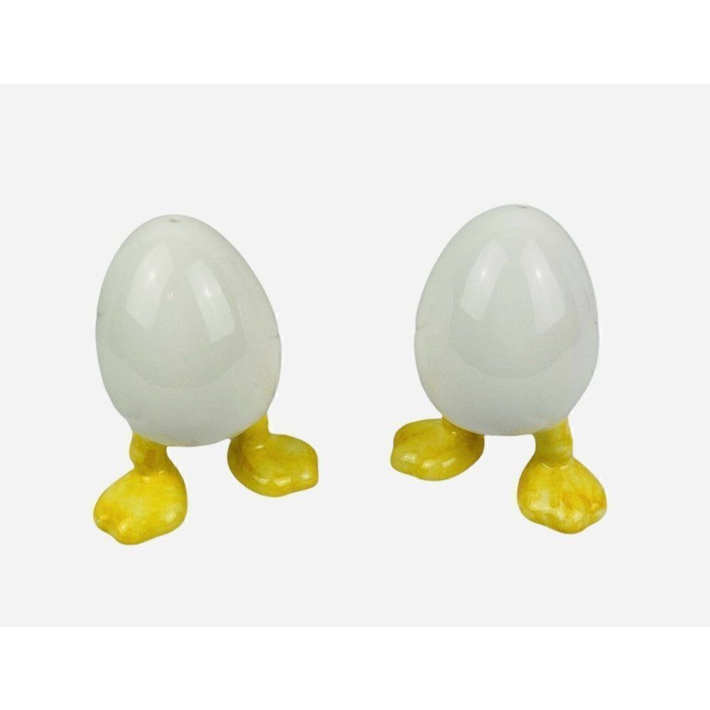 Novelty Easter Chicks in Eggs Salt and Pepper Shakers Feet Sheldon Shell Table
